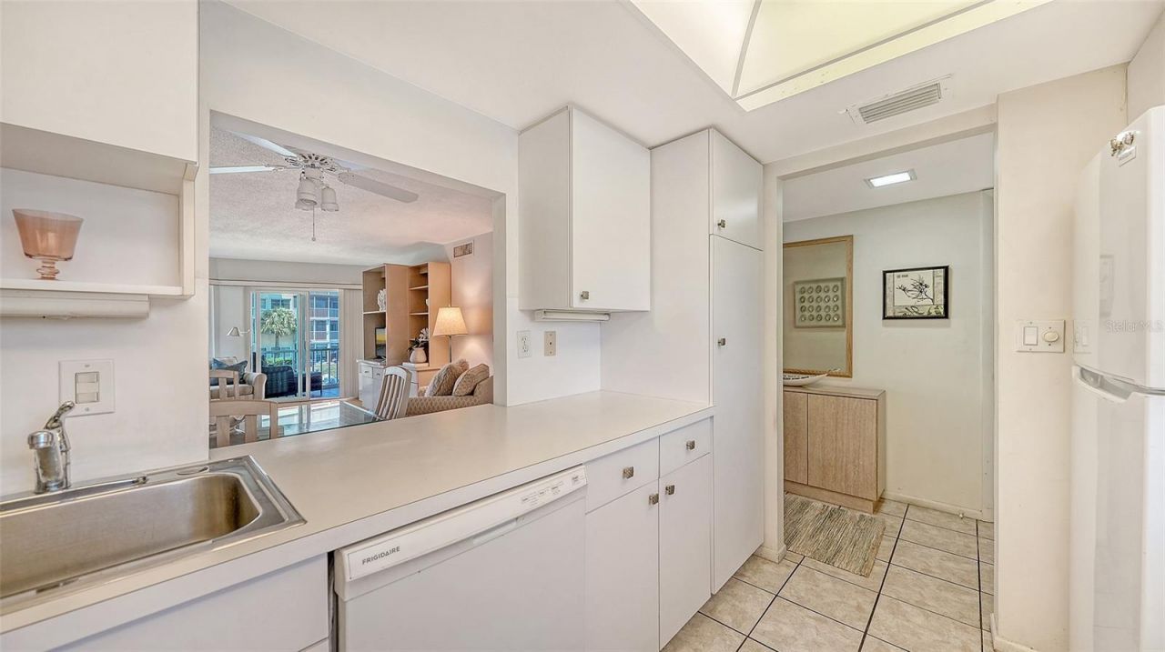 1257 S Portofino Drive, Unit 203, Sarasota, FL 34242 Photo