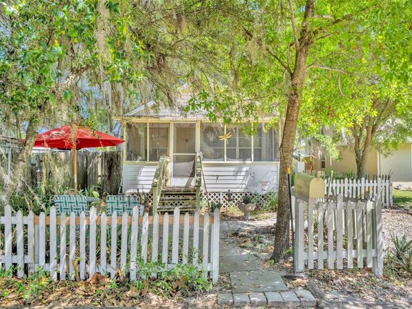 140 N JOHNS STREET , MOUNT DORA, FL 32757