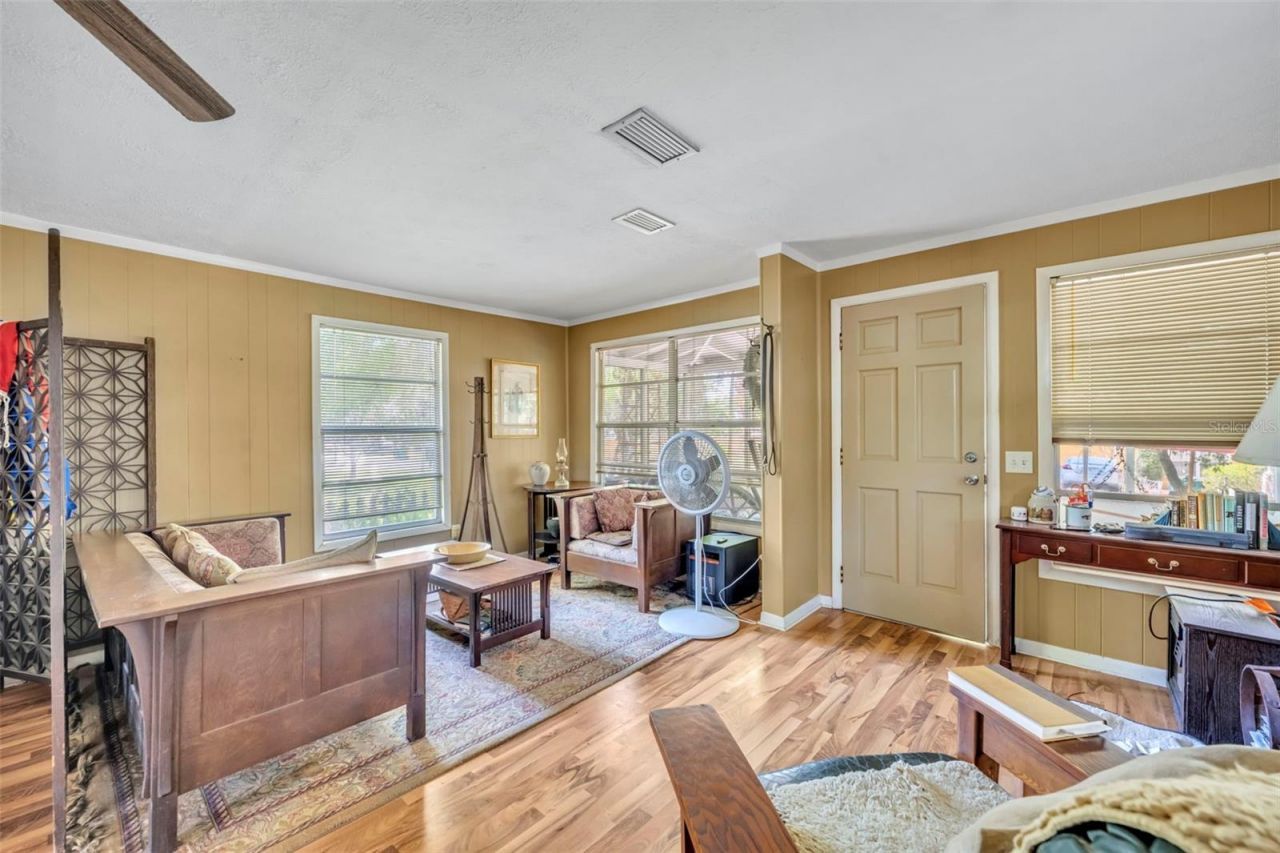 140 N Johns Street , Mount Dora, FL 32757 Photo