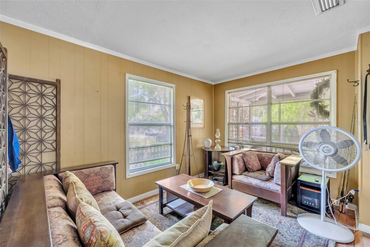 140 N Johns Street , Mount Dora, FL 32757 Photo