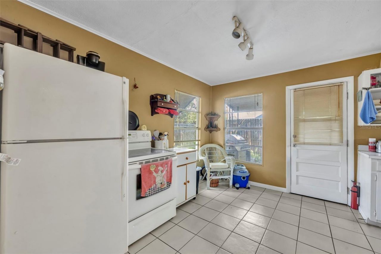 140 N Johns Street , Mount Dora, FL 32757 Photo