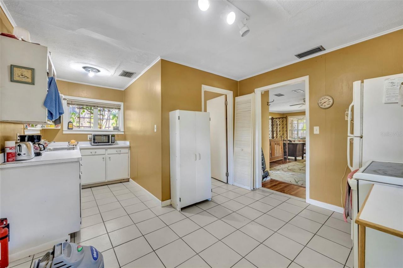 140 N Johns Street , Mount Dora, FL 32757 Photo