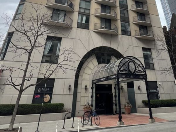 70 W Huron Street , Unit 2008, Chicago, IL 60654