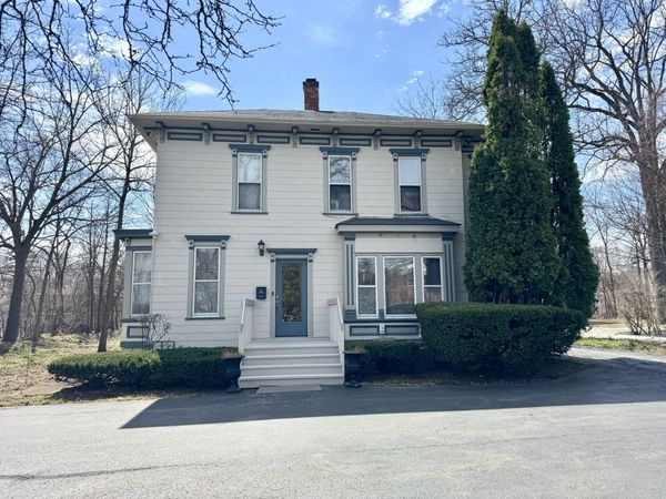 137 W Park Avenue , Libertyville, IL 60048