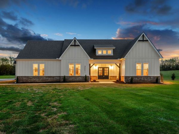 3001 Midland Acres Dr, Bell Buckle, TN 37020