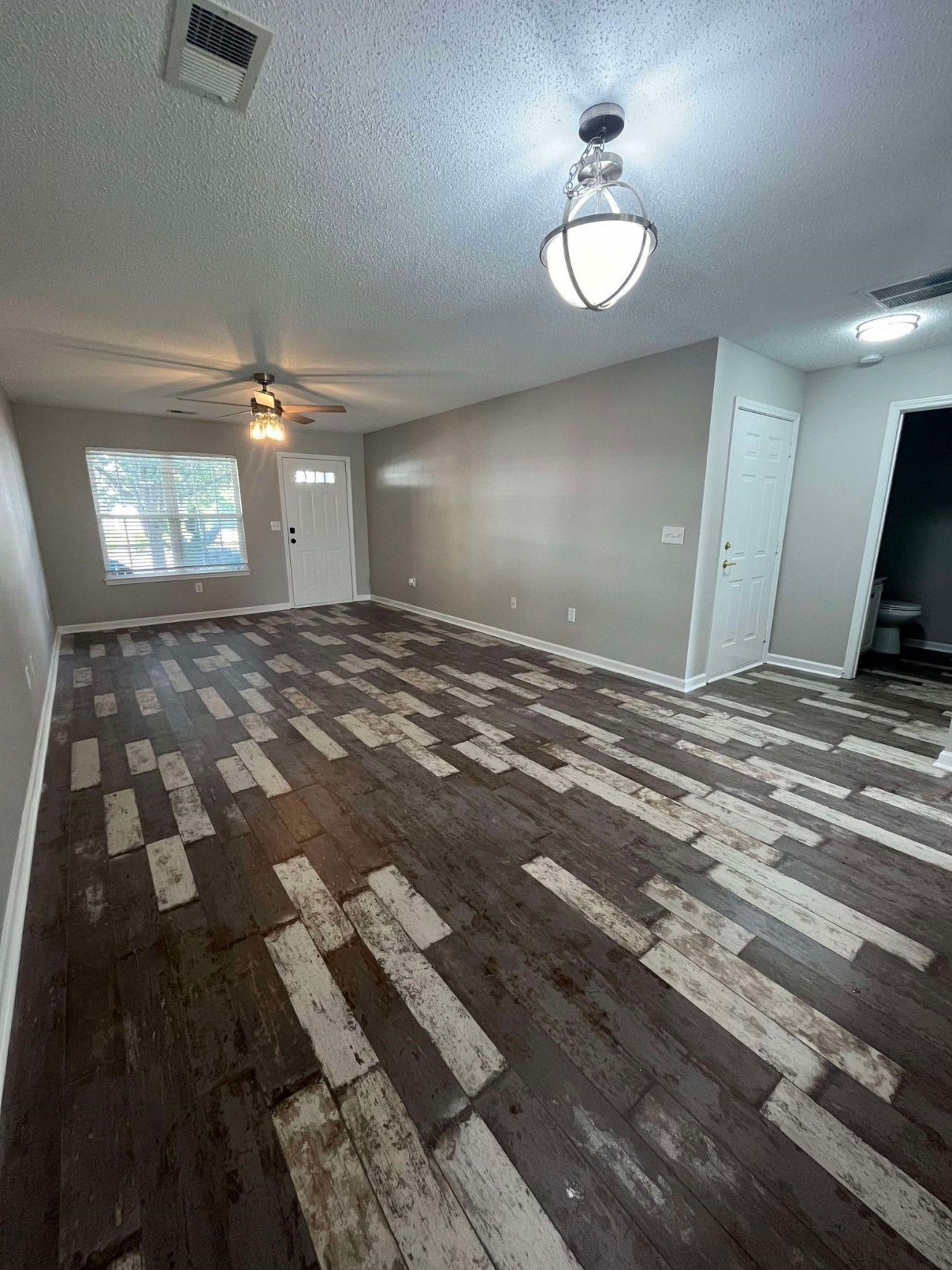 145 Wimbledon Way  Photo 16