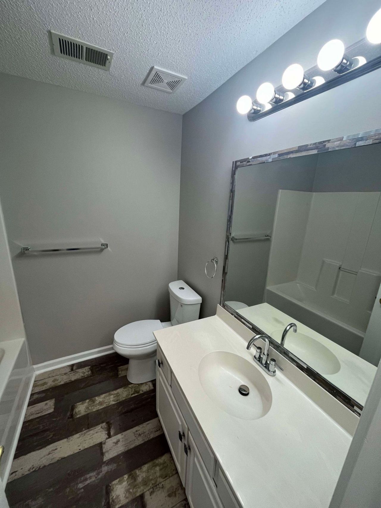 145 Wimbledon Way  Photo 20