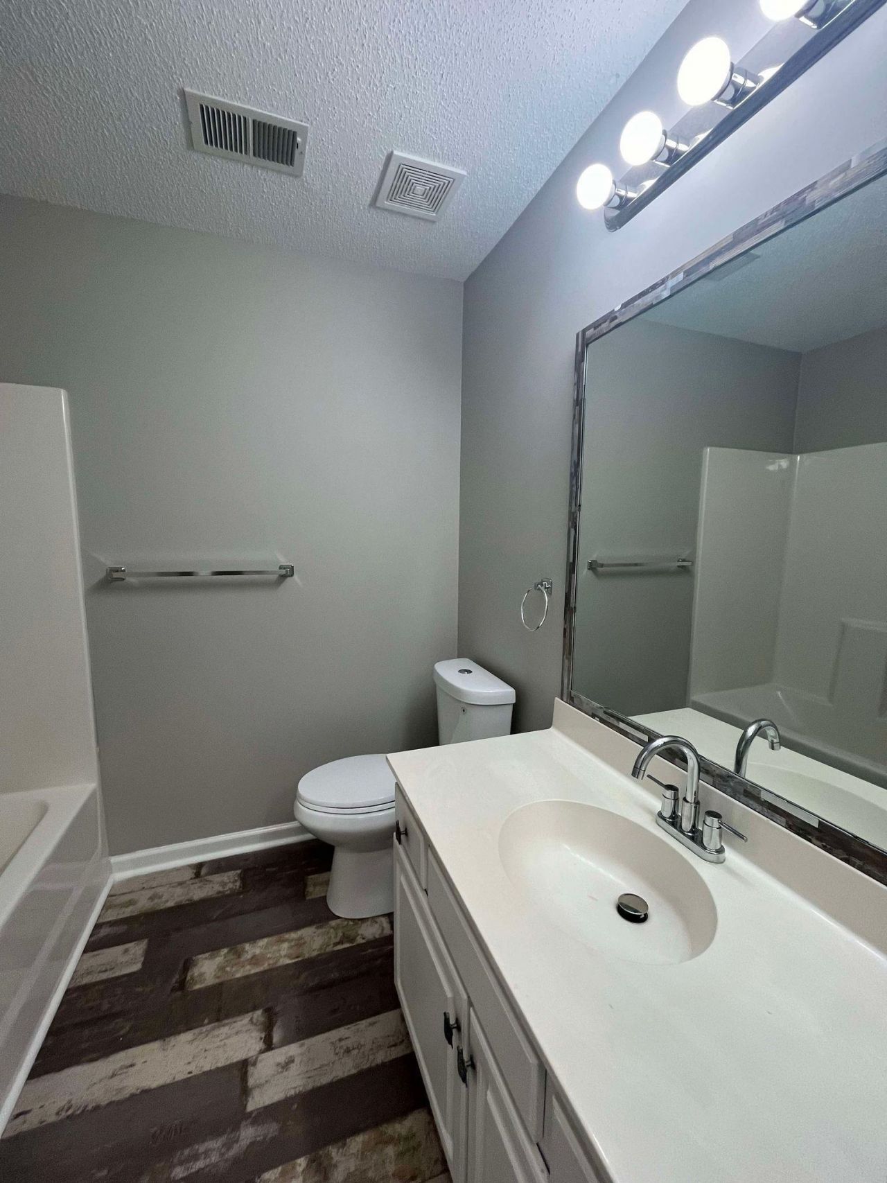 145 Wimbledon Way  Photo 21