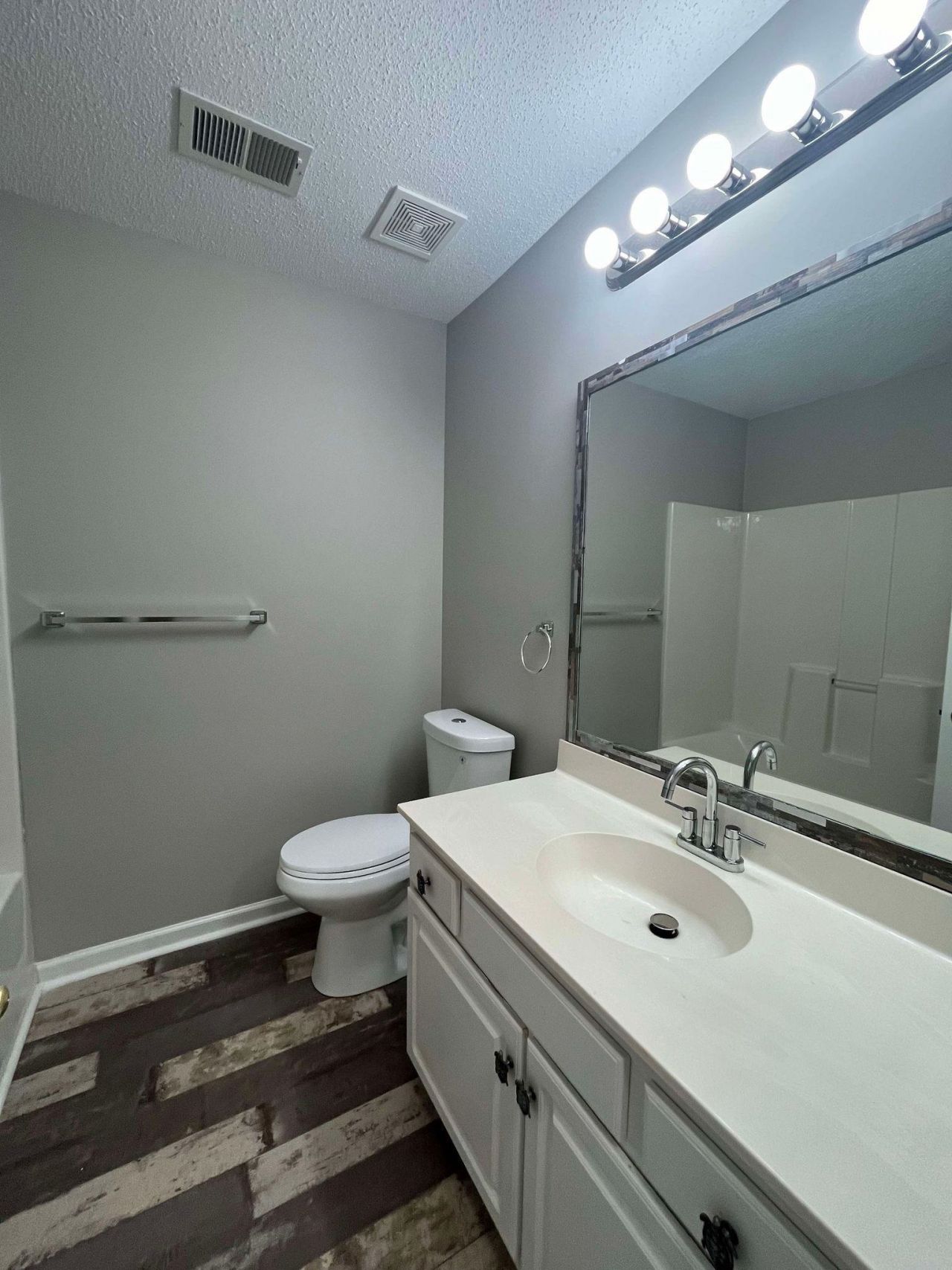 145 Wimbledon Way  Photo 22