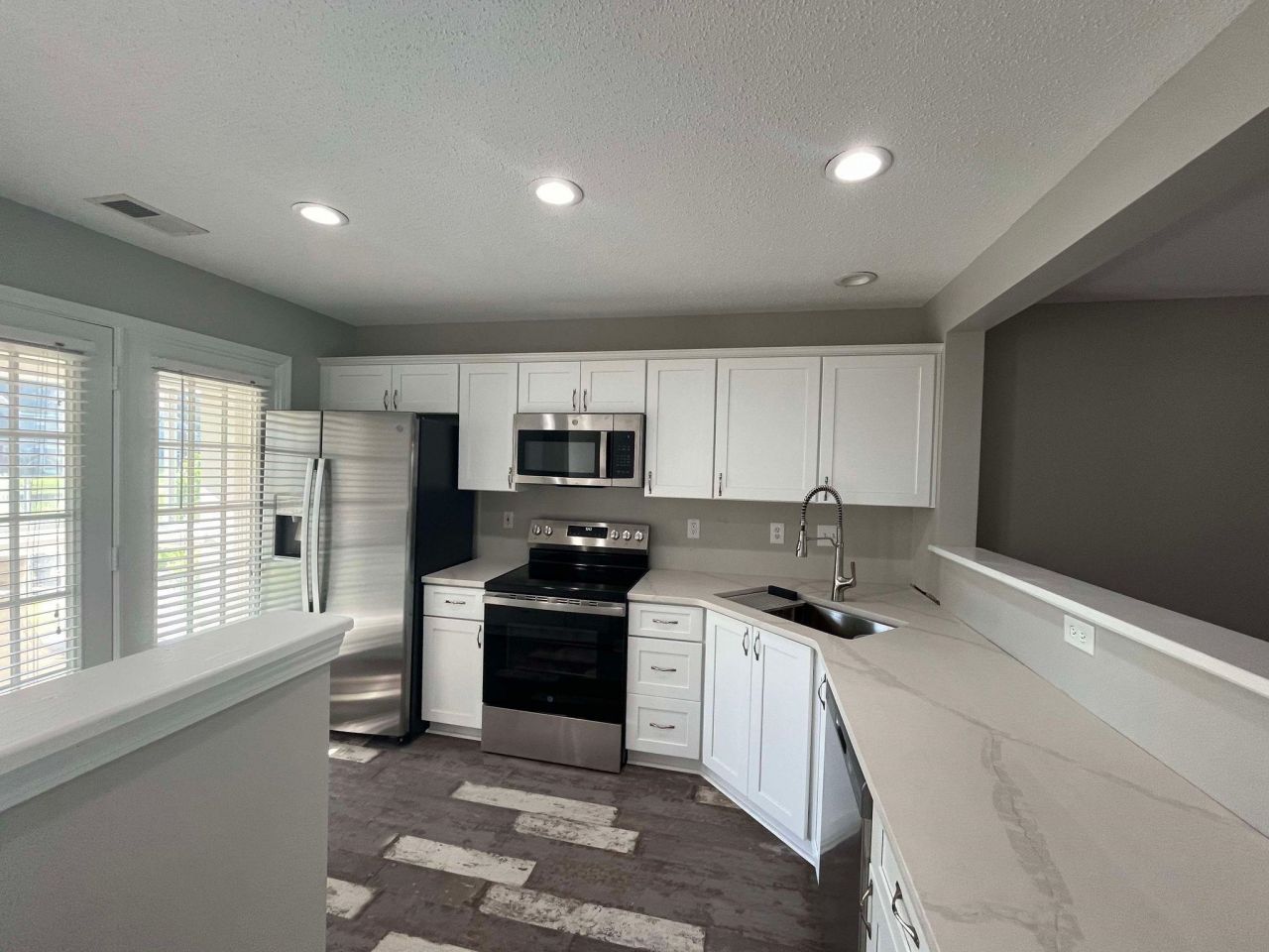 145 Wimbledon Way  Photo 24