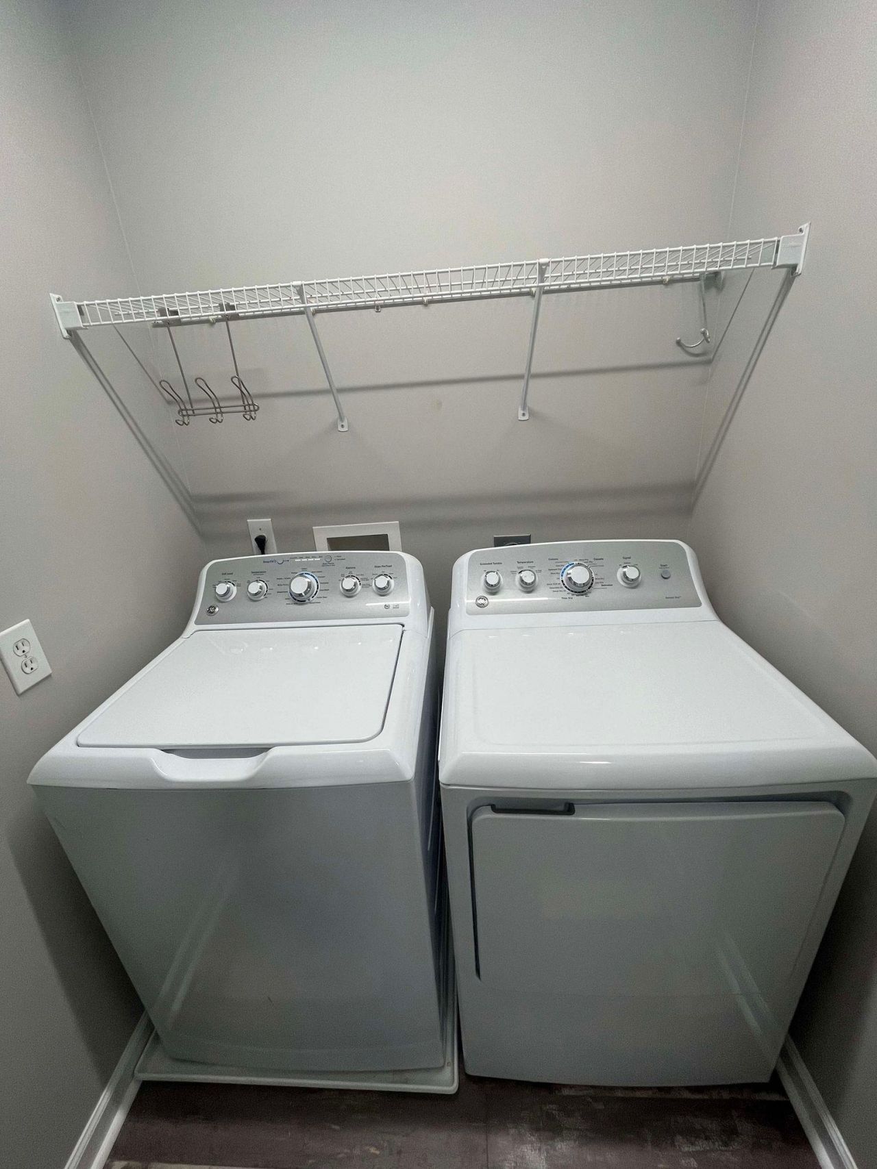 145 Wimbledon Way  Photo 29