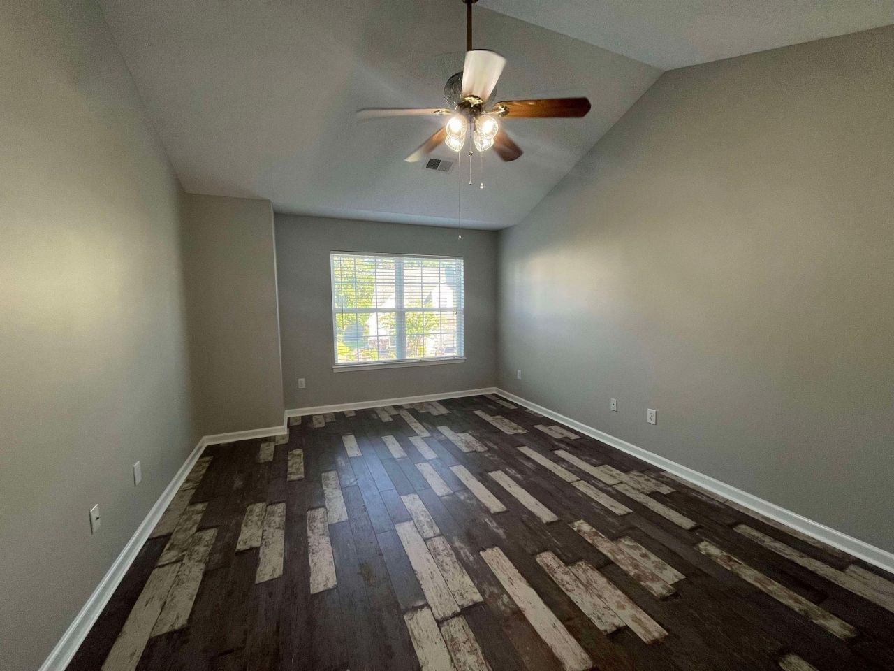 145 Wimbledon Way  Photo 43