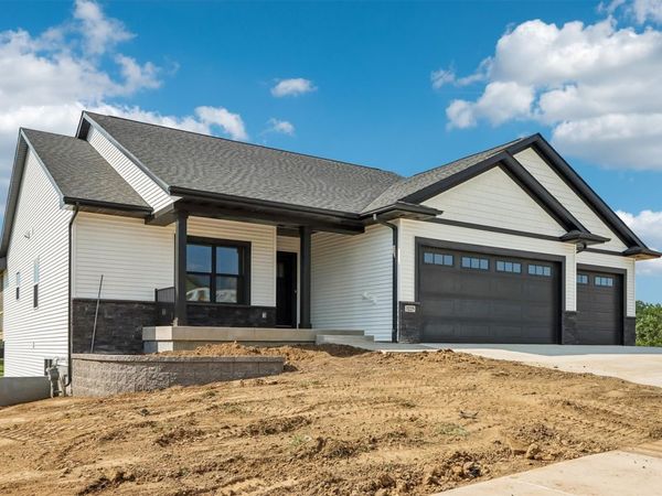 3225 Sunflower Street, Ely, IA 52227