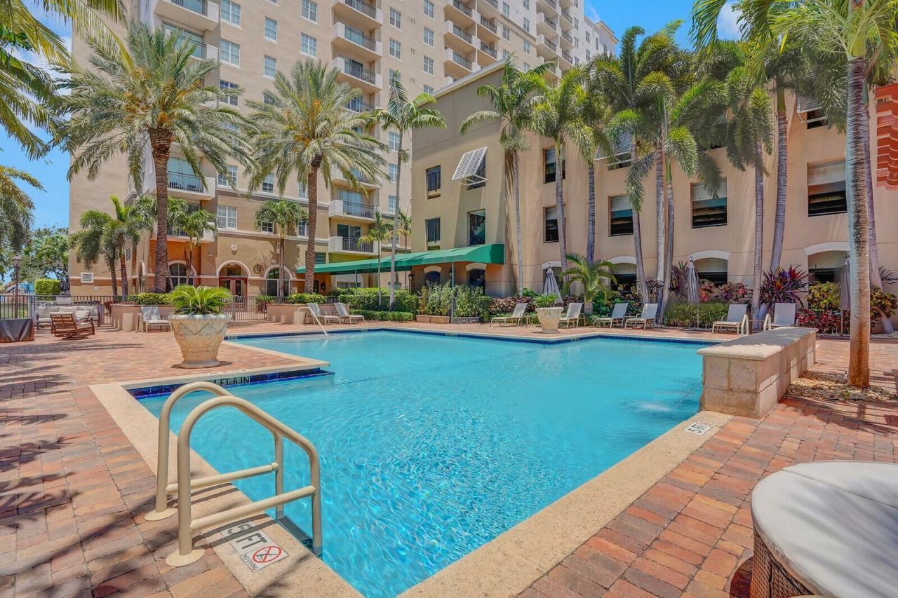 616 Clearwater Park Road, Unit 1106, West Palm Beach, FL 33401 Photo