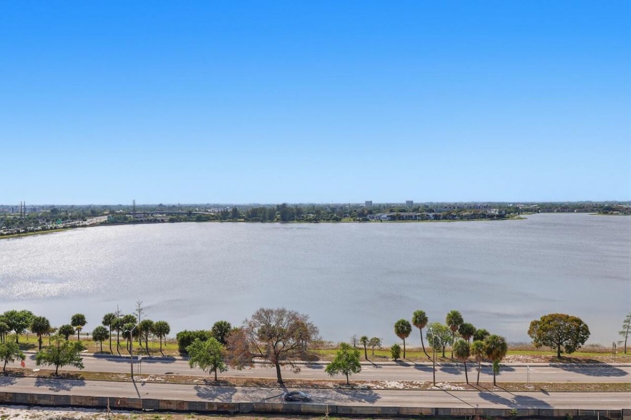 616 Clearwater Park Road, Unit 1106, West Palm Beach, FL 33401 Photo