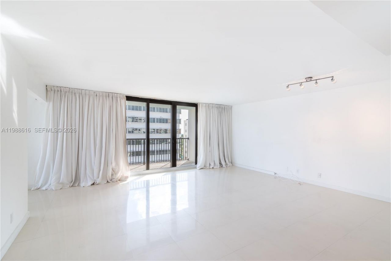 1800 Collins Ave , Unit 8C, Miami Beach, FL 33139 Photo