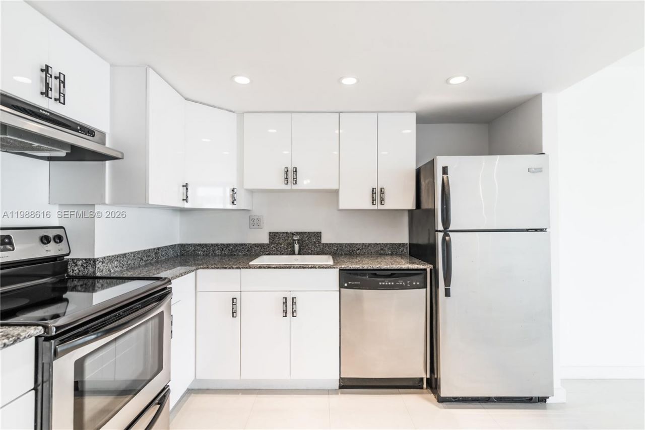 1800 Collins Ave , Unit 8C, Miami Beach, FL 33139 Photo