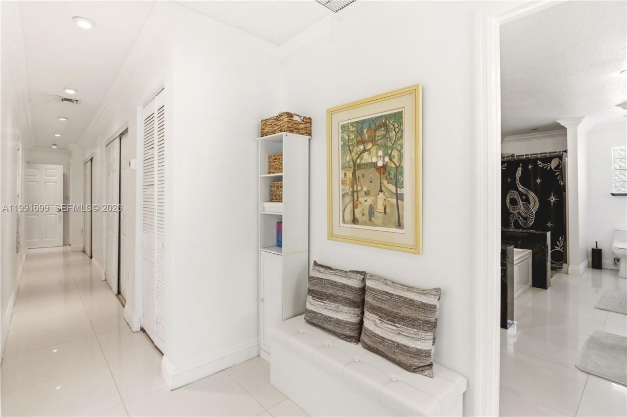 9955 SW 74th St , Miami, FL 33173 Photo