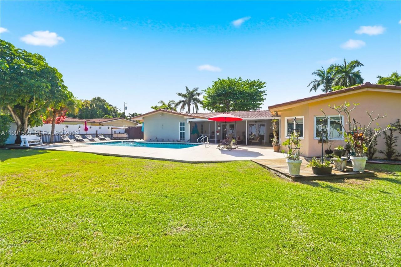 9955 SW 74th St , Miami, FL 33173 Photo