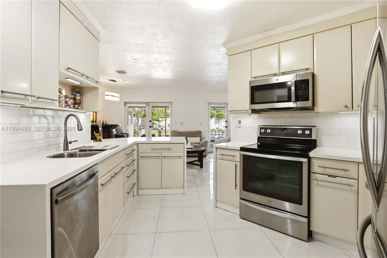 9955 SW 74th St , Miami, FL 33173 Photo