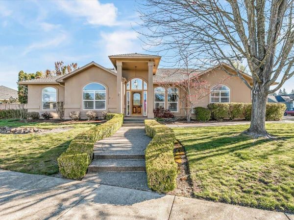 235 Prairie Landing Drive, Eagle Point, OR 97524