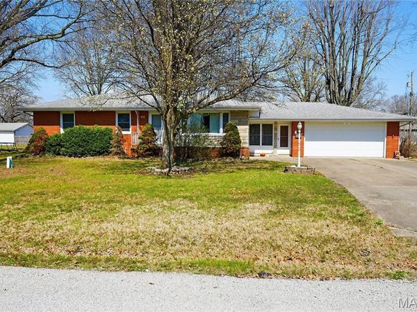 705 E 2nd South Street , Mount Olive, IL 62069