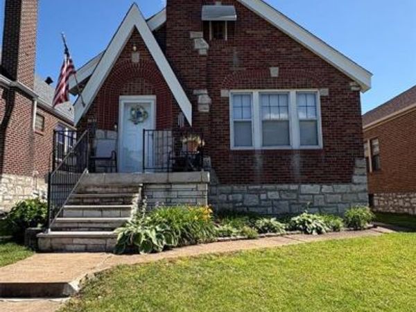 5622 Pernod Avenue, St Louis, MO 63139