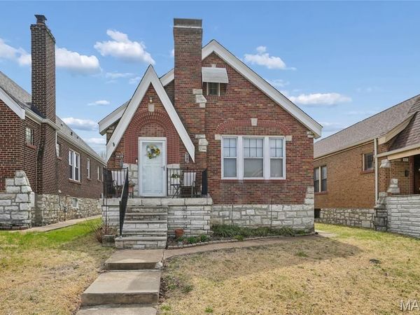 5622 Pernod Avenue, St Louis, MO 63139