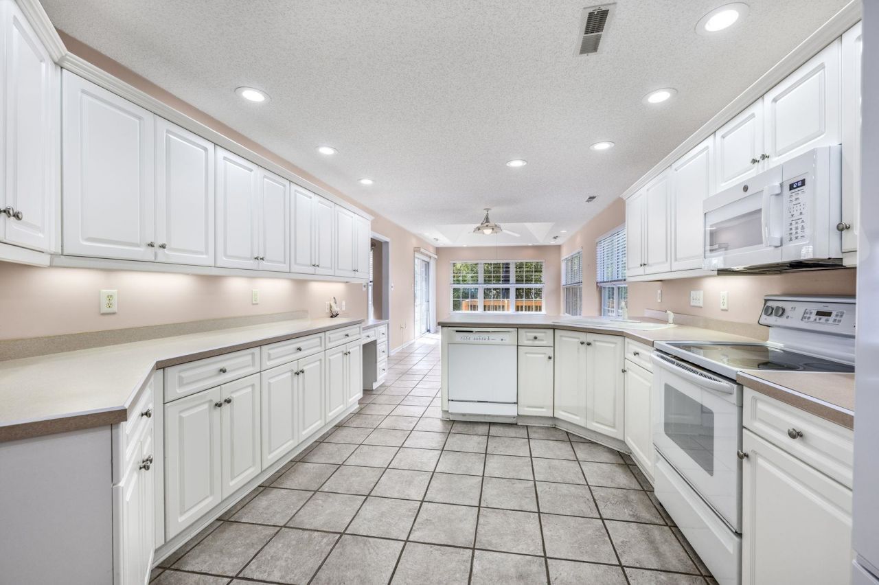 4099 Heather Lakes Dr. Photo 18