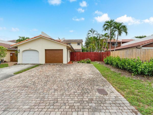 2530 NE 9th Street, Unit 1, Fort Lauderdale, FL 33304