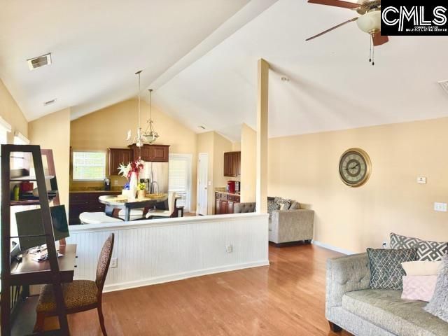 102 Driftwood Avenue  Photo 4