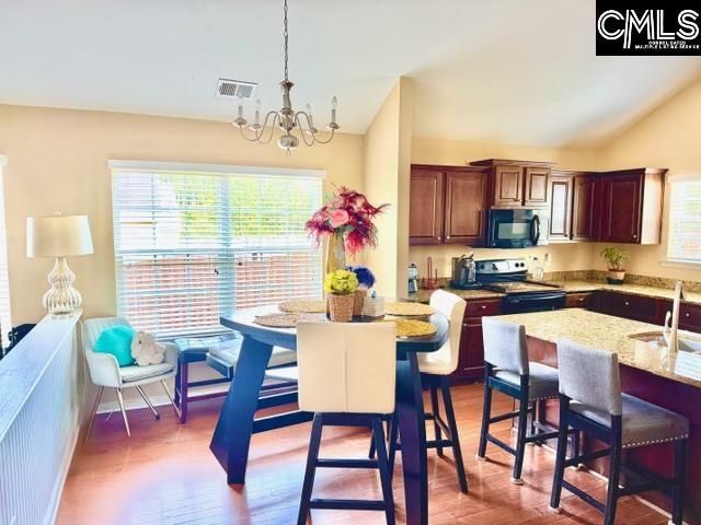 102 Driftwood Avenue  Photo 6