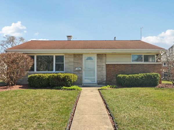17303 Greenbay Avenue SE, Lansing, IL 60438