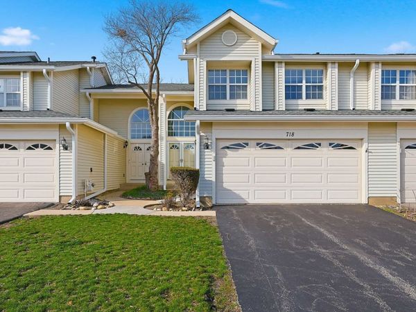 718 Sturnbridge Lane, Schaumburg, IL 60173