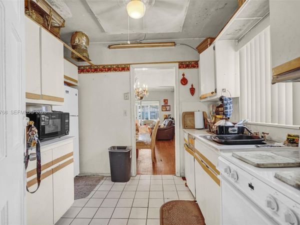 1451 NW 43rd St , Miami, FL 33142