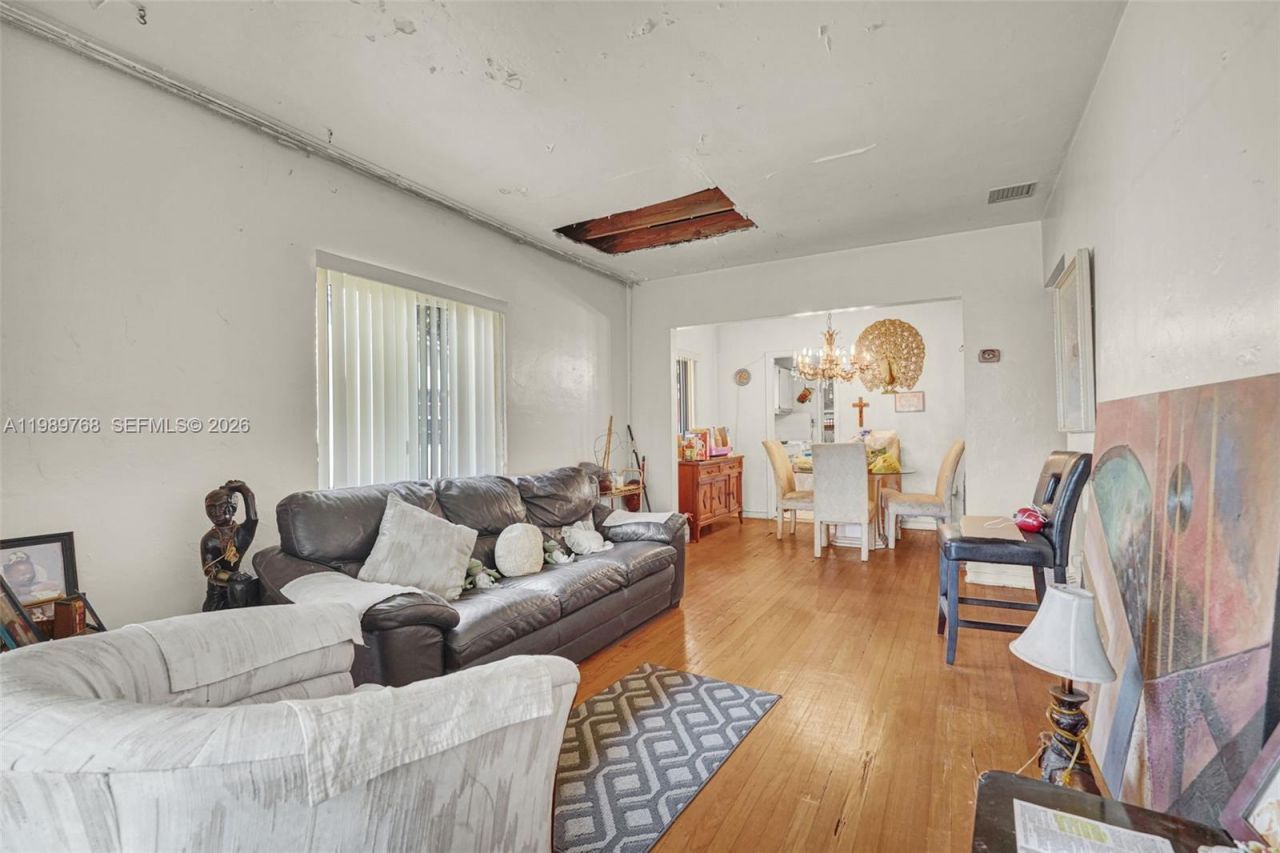 1451 NW 43rd St, Miami, FL 33142 Photo