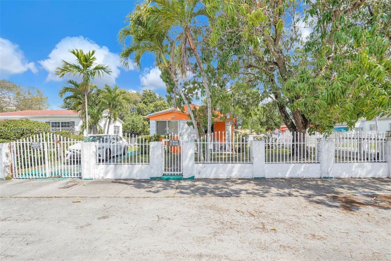 1451 NW 43rd St , Miami, FL 33142 Photo