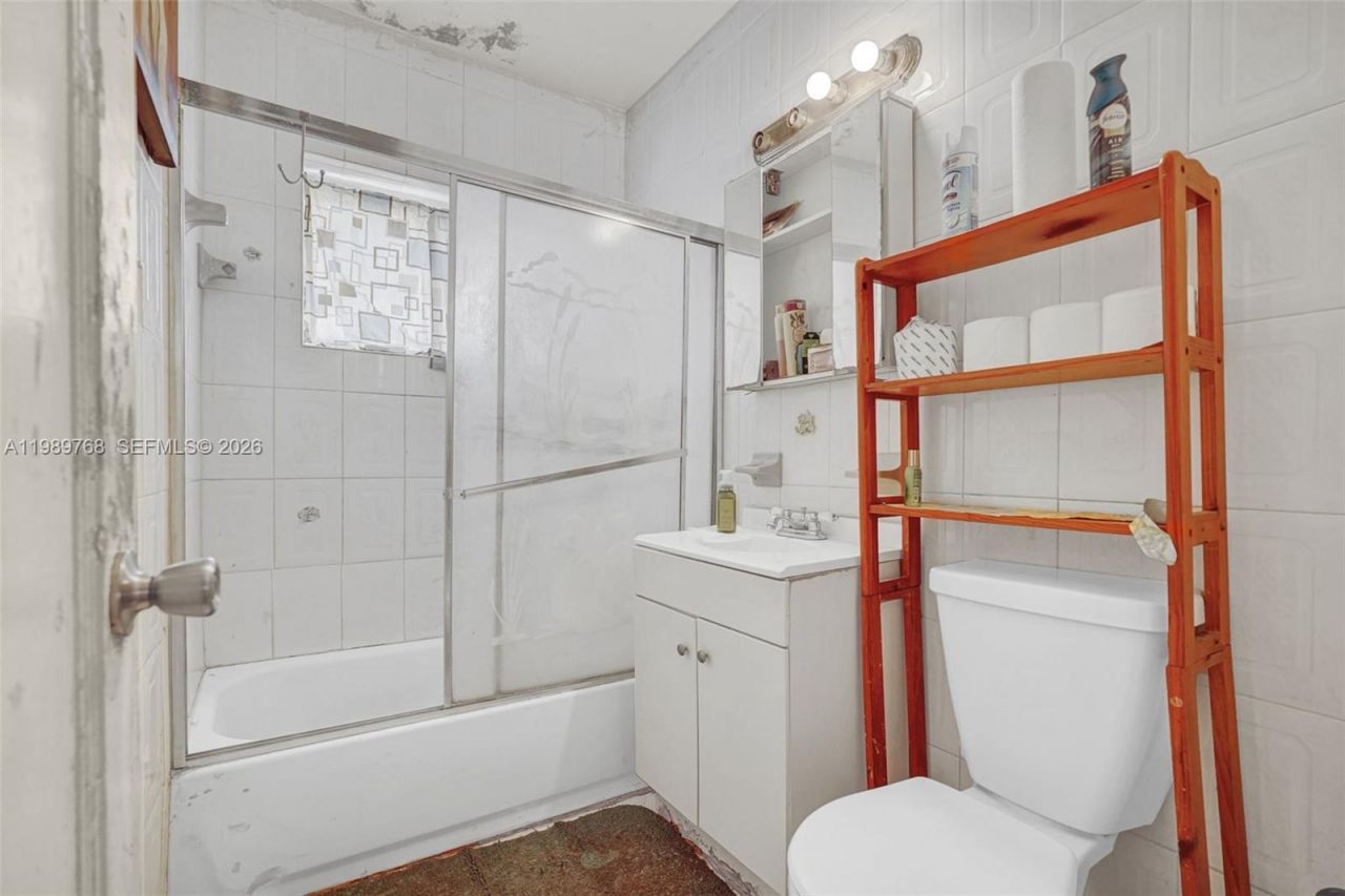 1451 NW 43rd St, Miami, FL 33142 Photo