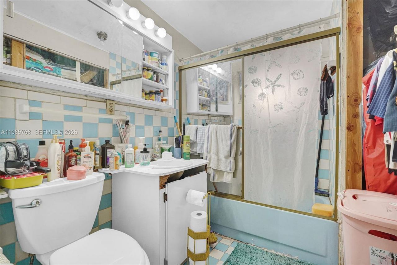 1451 NW 43rd St, Miami, FL 33142 Photo