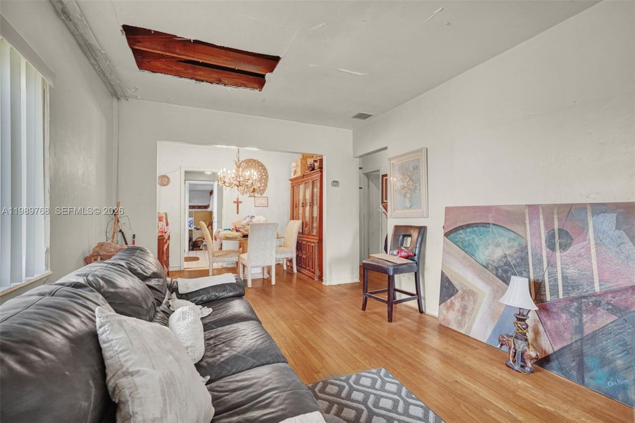 1451 NW 43rd St , Miami, FL 33142 Photo