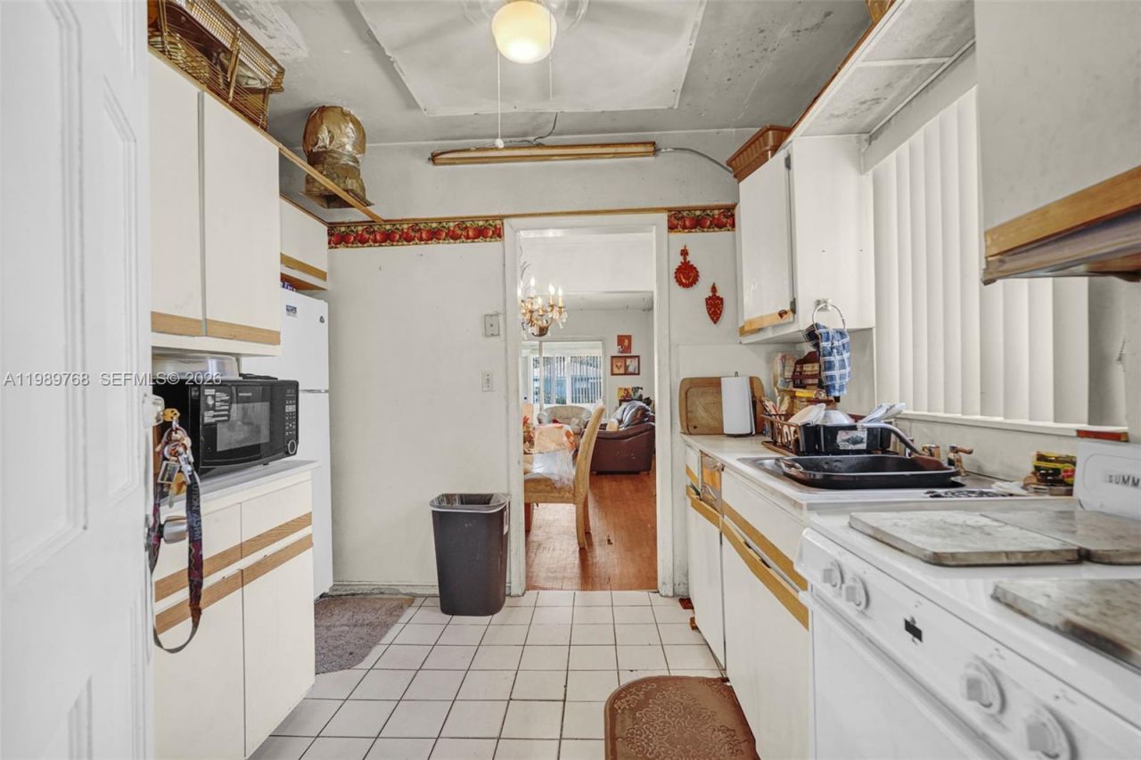 1451 NW 43rd St, Miami, FL 33142 Photo