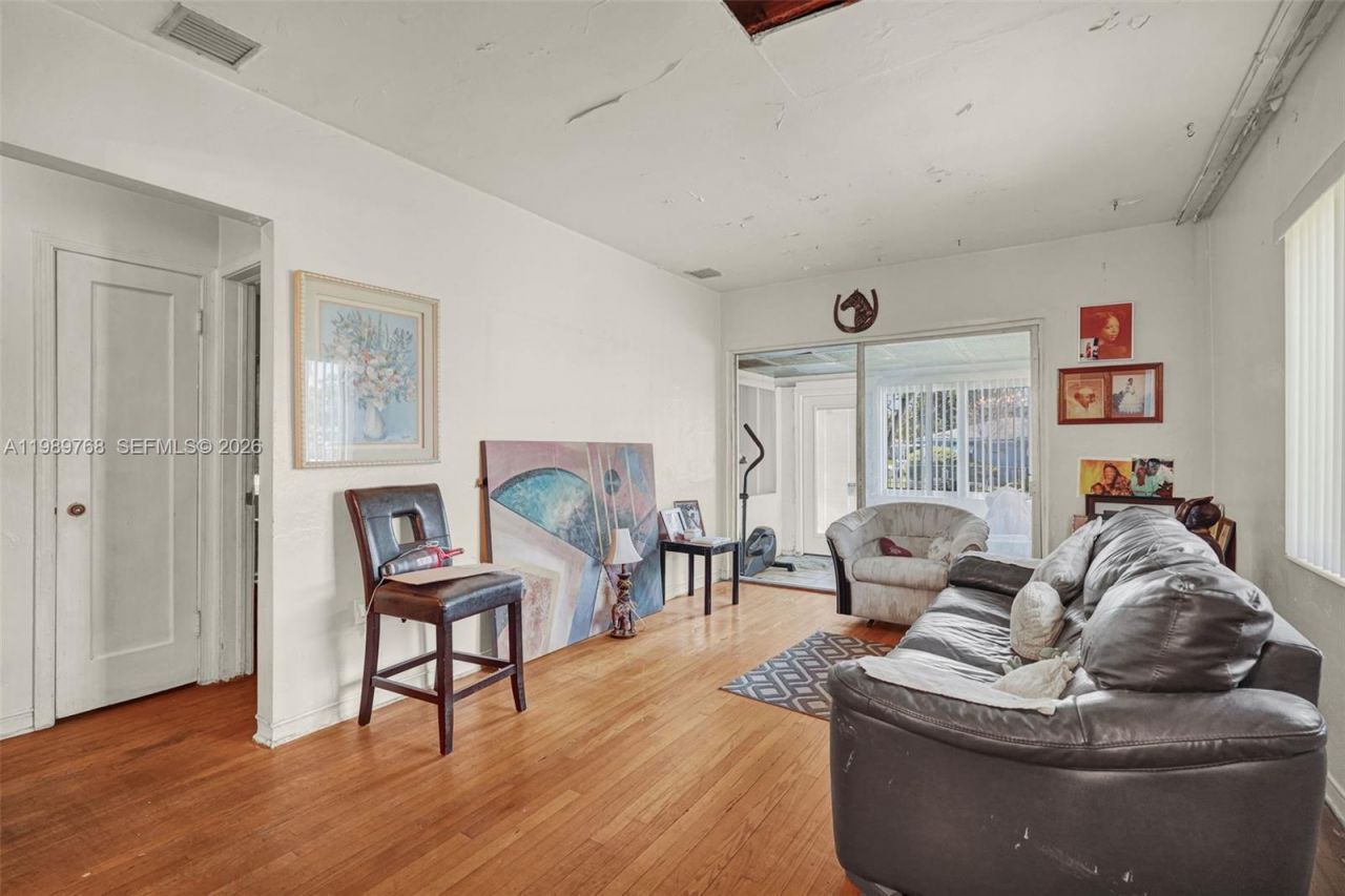 1451 NW 43rd St , Miami, FL 33142 Photo