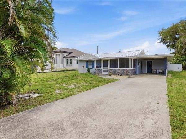 102 Crescent Lake DR, NORTH FORT MYERS, FL 33917