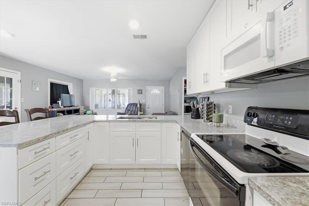 102 Crescent Lake Dr, North Fort Myers, FL 33917 Photo