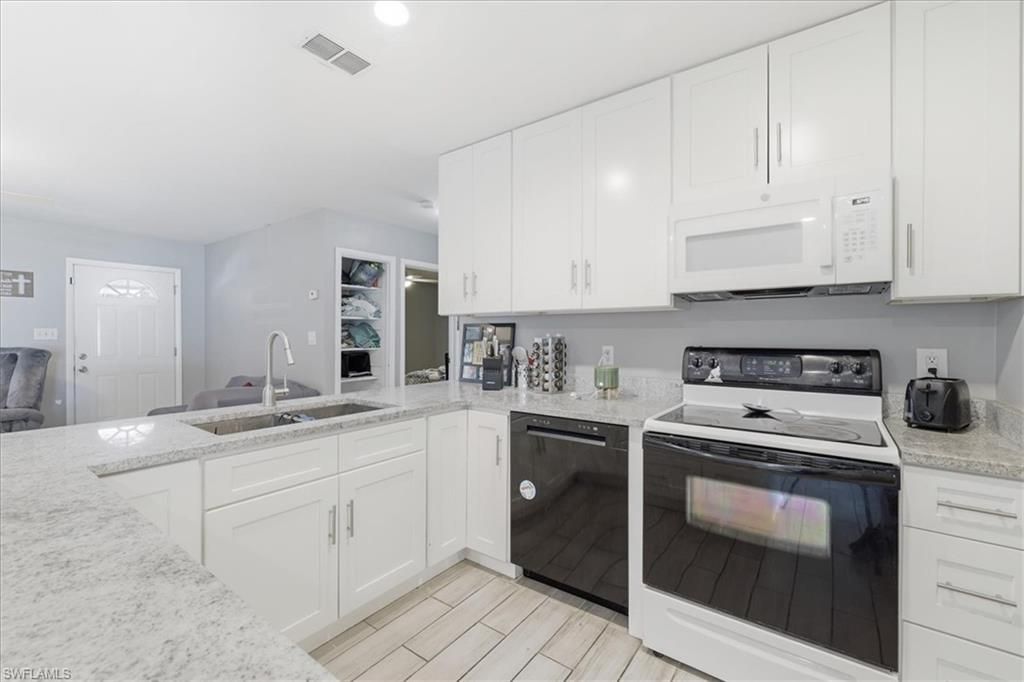 102 Crescent Lake Dr, North Fort Myers, FL 33917 Photo