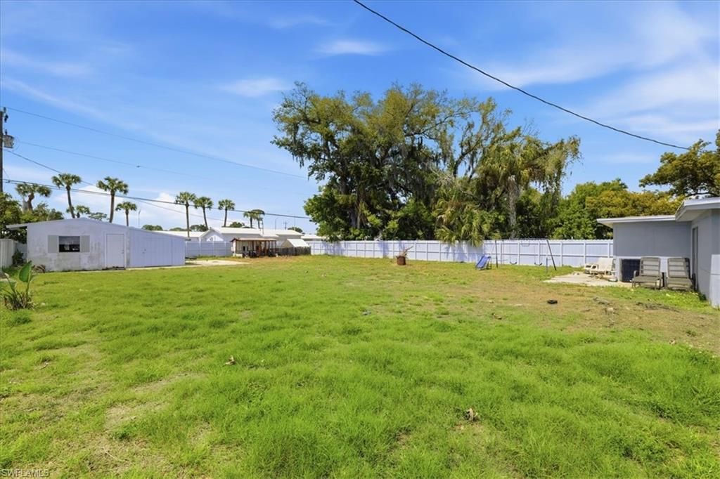 102 Crescent Lake Dr, North Fort Myers, FL 33917 Photo