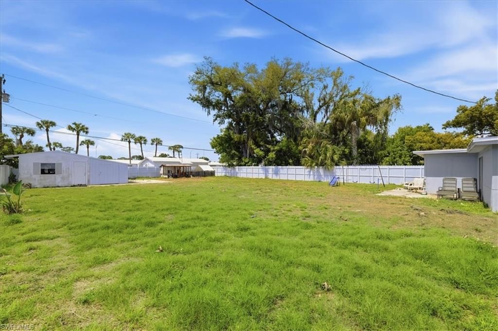 102 Crescent Lake Dr, North Fort Myers, FL 33917 Photo