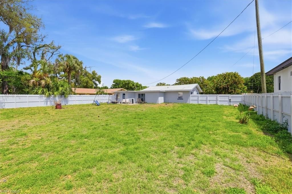 102 Crescent Lake Dr, North Fort Myers, FL 33917 Photo