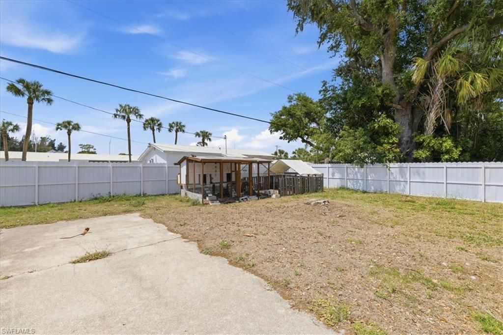 102 Crescent Lake Dr, North Fort Myers, FL 33917 Photo