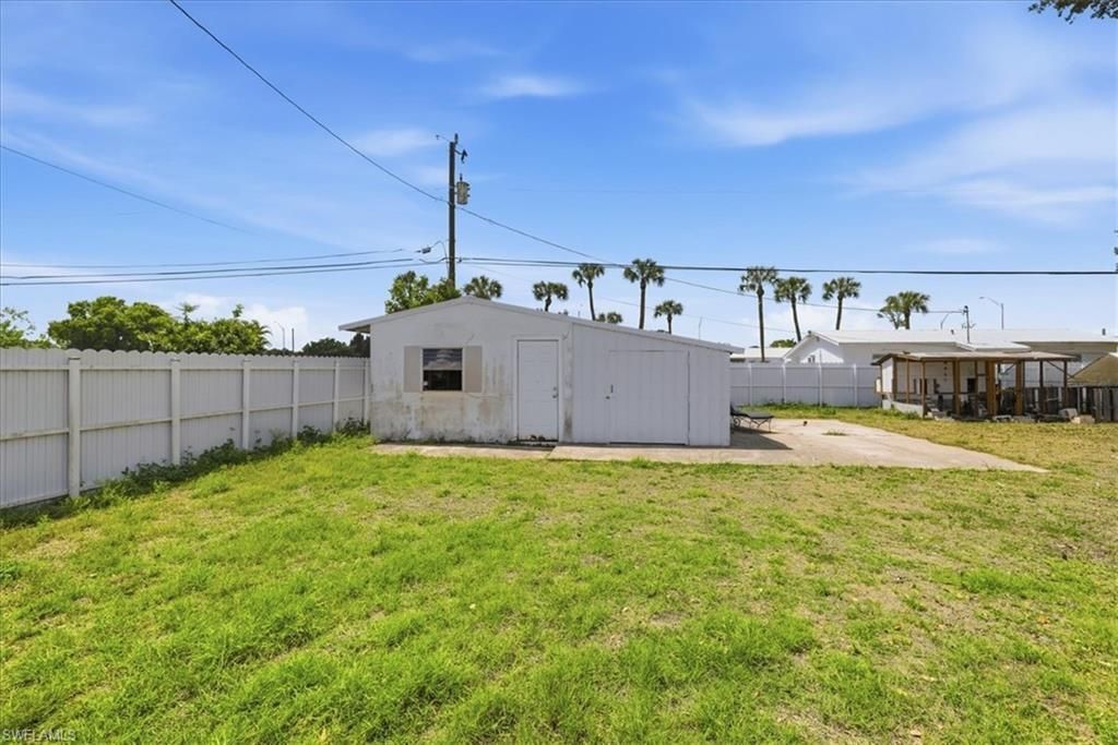 102 Crescent Lake Dr, North Fort Myers, FL 33917 Photo